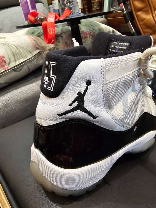 Air Jordan 11 Retro Concord