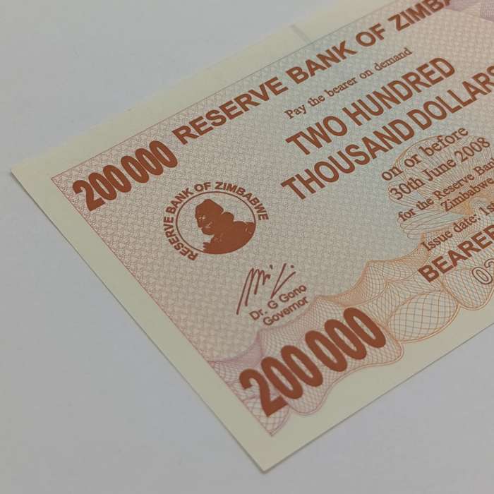 Zimbabwe lot of 4 x 2007 Bearer cheques of 200 000 dollar - uncirculated with consecutive numbers