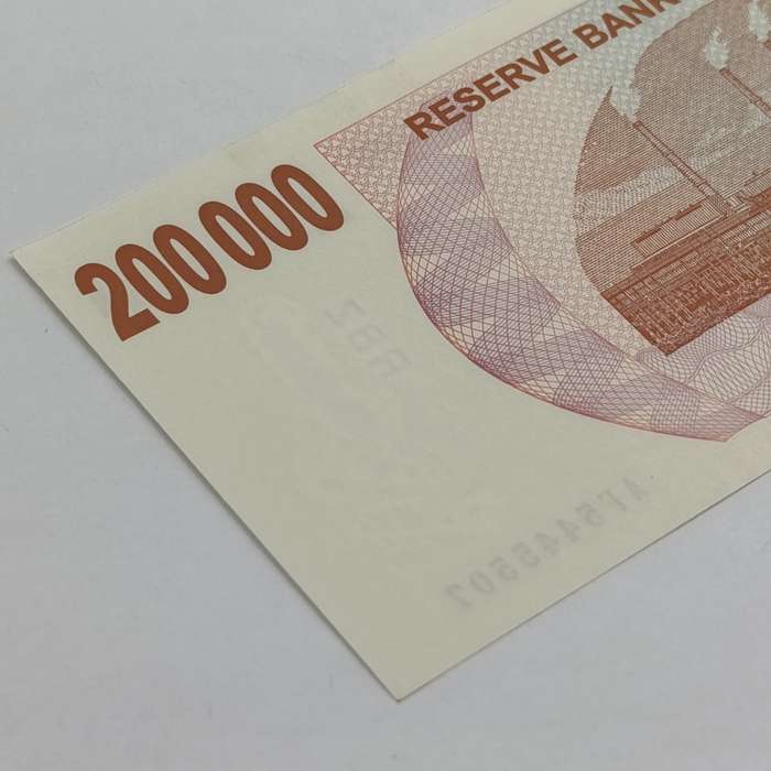Zimbabwe lot of 4 x 2007 Bearer cheques of 200 000 dollar - uncirculated with consecutive numbers