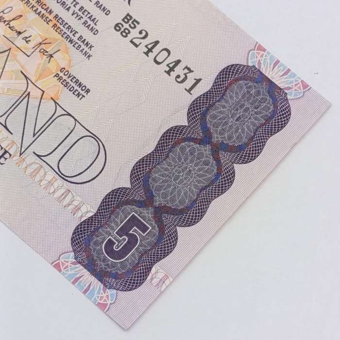 Gerhard de Kock Pair of uncirculated R5 notes with consecutive numbers