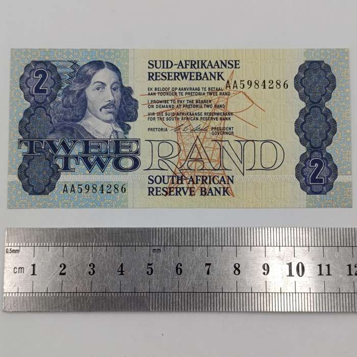 South Africa Cl Stals Lot of 4 uncirculated R2 banknotes AA series consecutive numbers