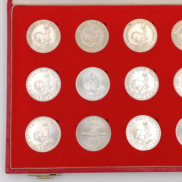 1947-1964 South African silver crown set in case - 1959 and 1962 in top condition
