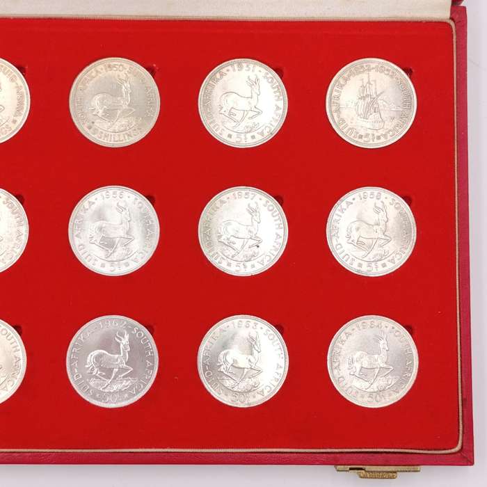1947-1964 South African silver crown set in case - 1959 and 1962 in top condition