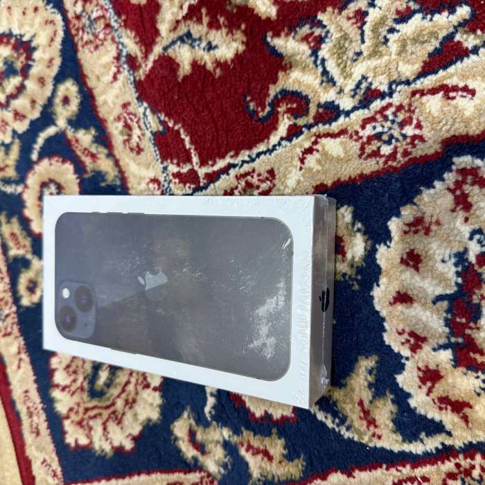 iPhone 13 128GB Sealed