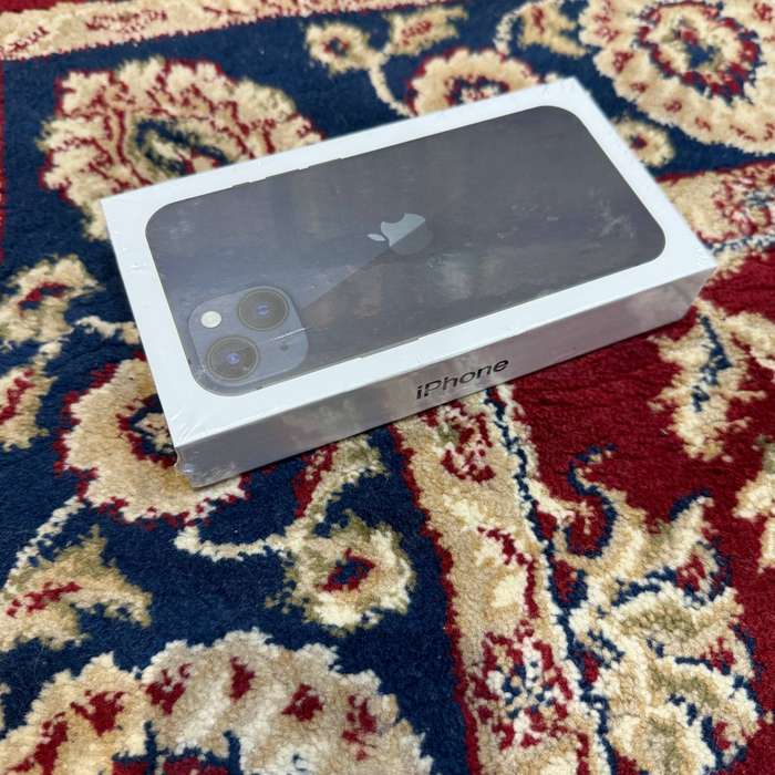 iPhone 13 128GB Sealed