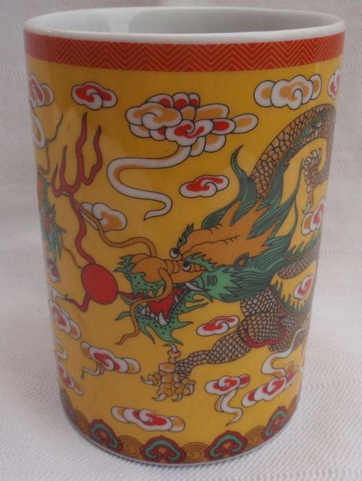 Chinese pattern coffee mug. Modern ceramic Dragons