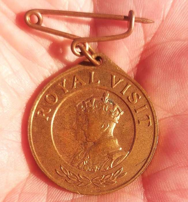 Southern Rhodesia 1947 Royal Visit Bronze Medallion with Lug  Rare: Numista Rarity Index 91