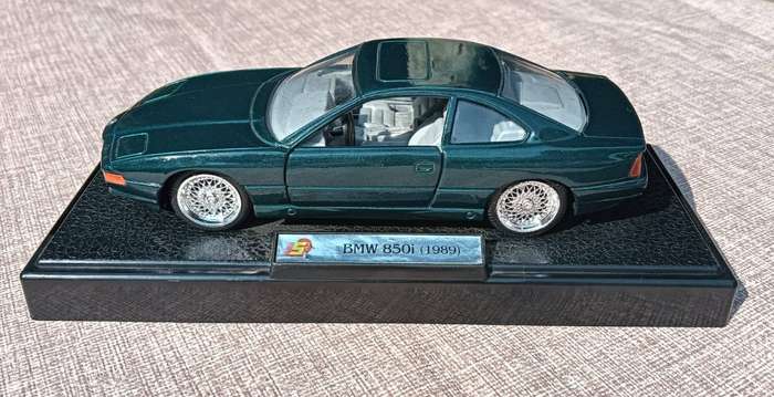 Superior BMW 850i 1989 Dark Green 2-Door Coupe Diecast Model Mounted Scale 1:24