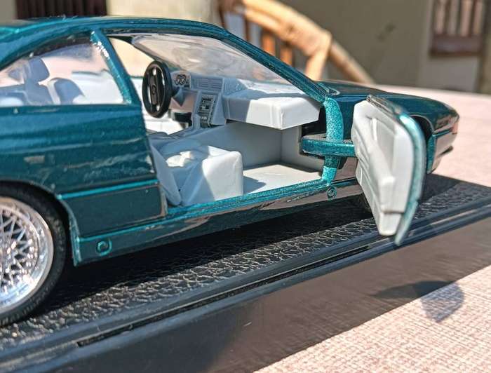 Superior BMW 850i 1989 Dark Green 2-Door Coupe Diecast Model Mounted Scale 1:24