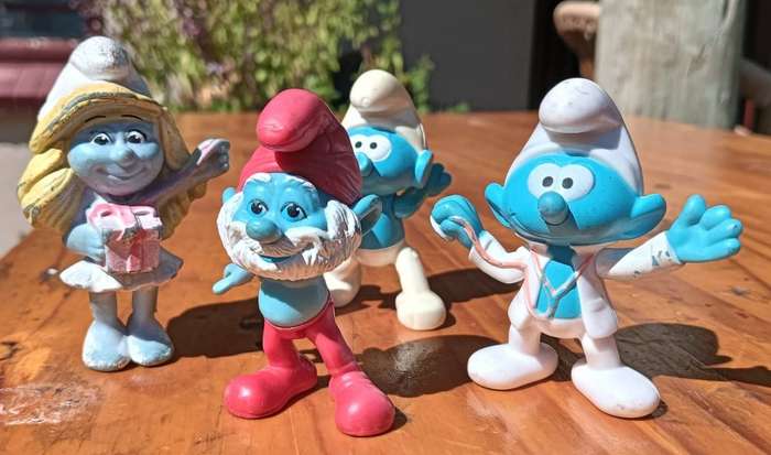 Cute Batch of 15 Peyo Smurf Figurines  McDonalds Happy Meal Smurfs 2011 to 2018
