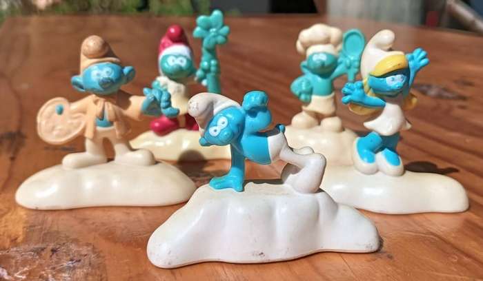 Cute Batch of 15 Peyo Smurf Figurines  McDonalds Happy Meal Smurfs 2011 to 2018