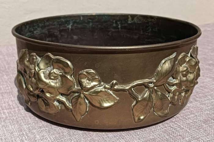 Beautiful Brass Bowl with Attached 3D Flower Relief Design 23cm Diameter