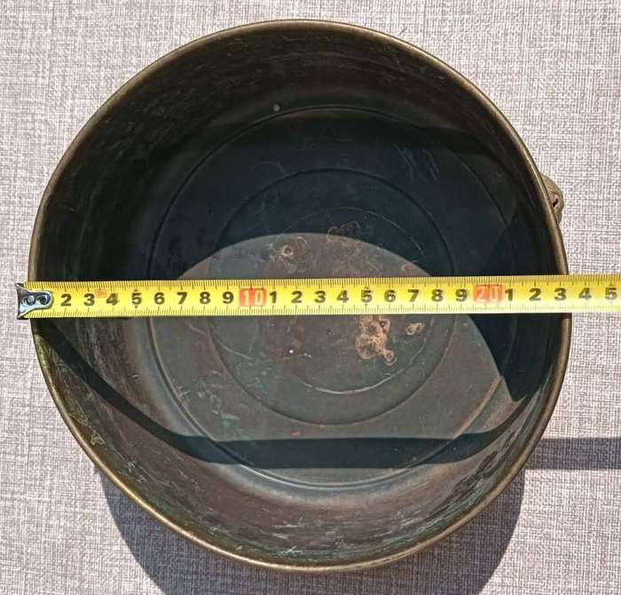 Beautiful Brass Bowl with Attached 3D Flower Relief Design 23cm Diameter