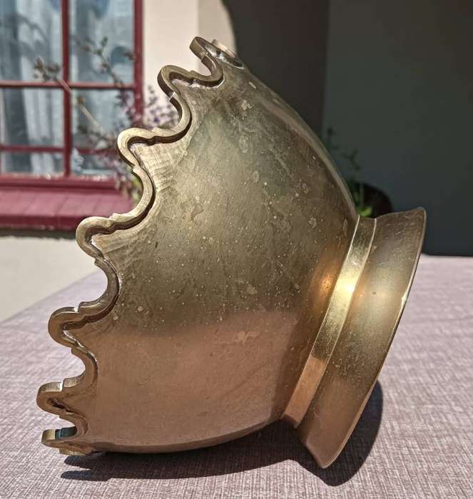 Brass Pedestal Bowl with Scalloped Wavy Rim Large 20cm Diameter Weight 750g