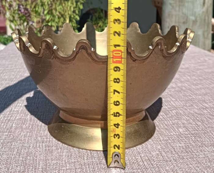 Brass Pedestal Bowl with Scalloped Wavy Rim Large 20cm Diameter Weight 750g