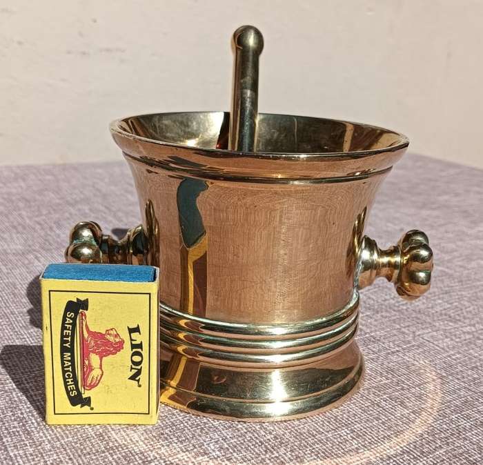Solid Brass Pestle and Mortar with Flower Knob Handles 10cm High Weight 1.0kg
