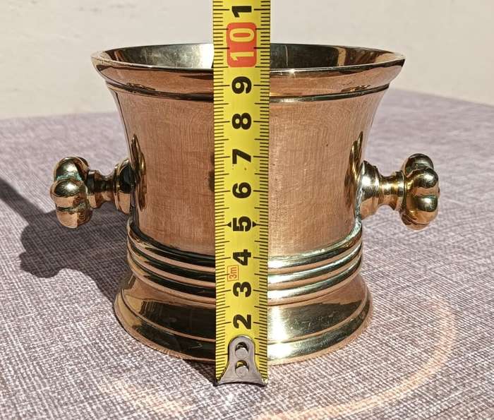 Solid Brass Pestle and Mortar with Flower Knob Handles 10cm High Weight 1.0kg