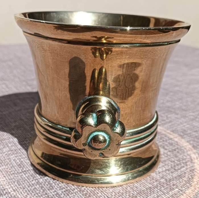 Solid Brass Pestle and Mortar with Flower Knob Handles 10cm High Weight 1.0kg