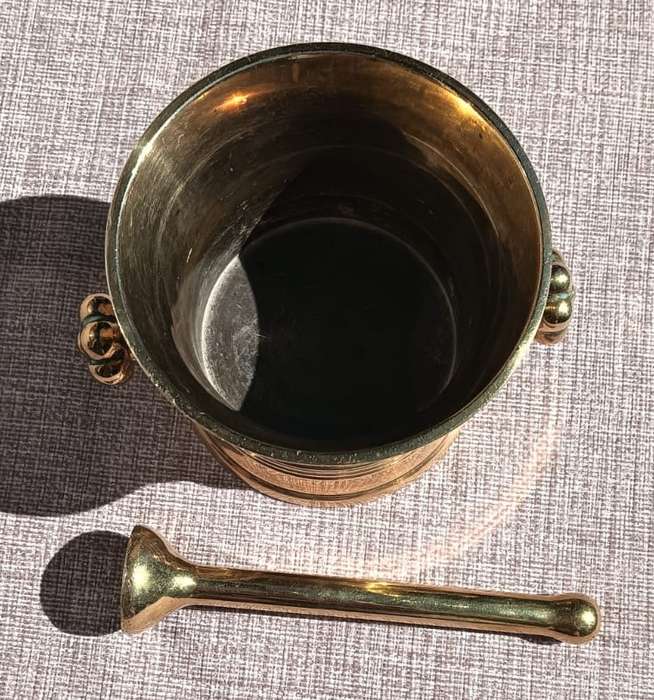 Solid Brass Pestle and Mortar with Flower Knob Handles 10cm High Weight 1.0kg