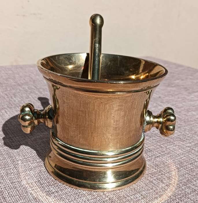 Solid Brass Pestle and Mortar with Flower Knob Handles 10cm High Weight 1.0kg