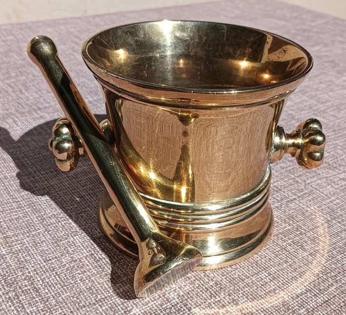 Solid Brass Pestle and Mortar with Flower Knob Handles 10cm High Weight 1.0kg