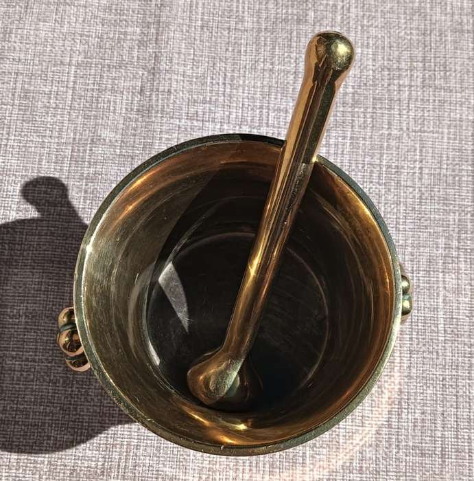 Solid Brass Pestle and Mortar with Flower Knob Handles 10cm High Weight 1.0kg