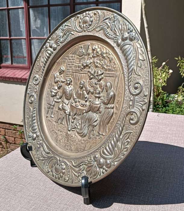 English Tavern Scene Brass Wall Plate Hand Hammered From Reverse Side 1950s Peerage England Plate 2