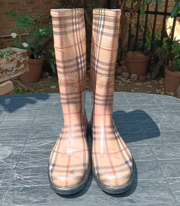 Authentic Burberry Nova Check Rubber Rain Boots Size European 40 / UK and SA 7.5