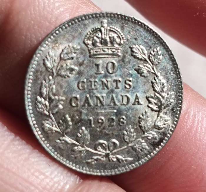 Two Canadian 1902 5 Cent St Edwards Crown Error Coins and Six 10 Cent Coins FineSilver Weight 13.86g