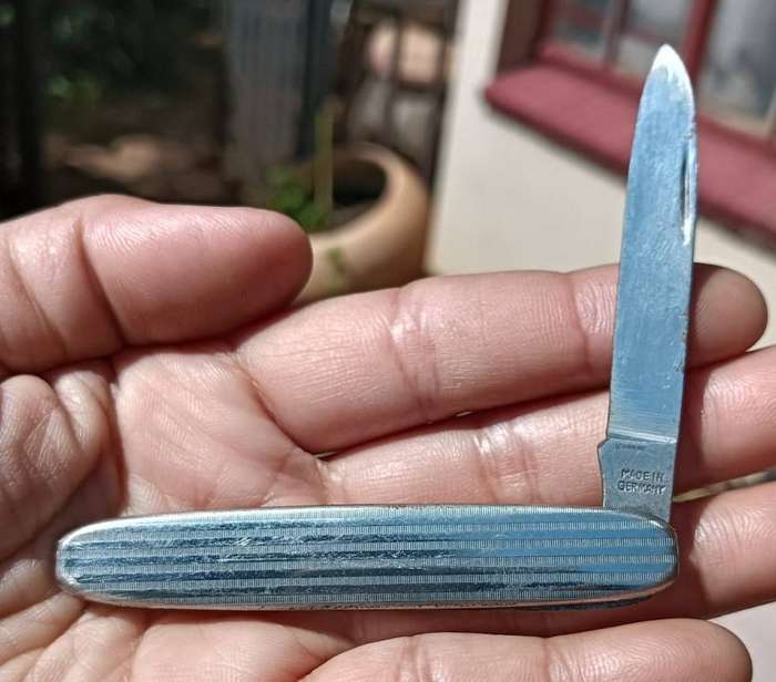 Mid 20th Century German Export Ersatz Steel Pocket Knife with Engraved Grip Scale Design 13cm Long
