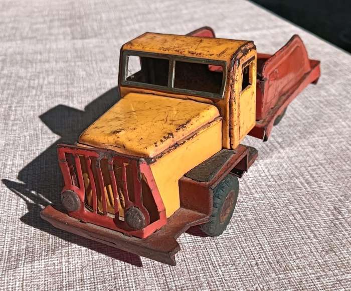Vintage 1950s Japanese Red and Yellow Tin Tow Truck S-1120  Missing Tow Crane