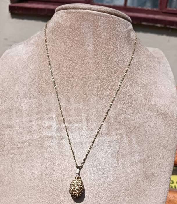 Vintage 375 (9ct) Gold and Rhinestone Fruit Pear Shaped Pendant (Weight 1.36g) on 925 Necklace Chain