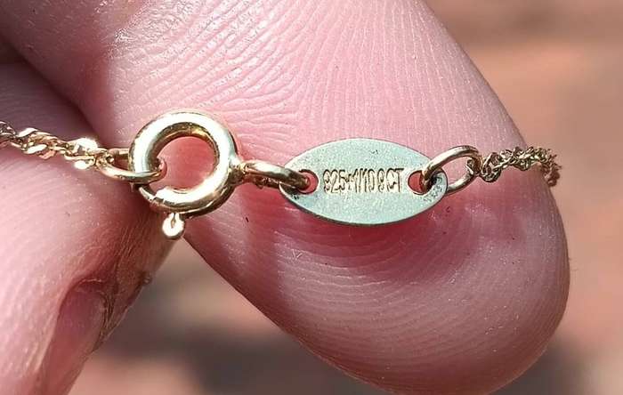 Vintage 375 (9ct) Gold and Rhinestone Fruit Pear Shaped Pendant (Weight 1.36g) on 925 Necklace Chain