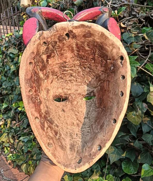 PUNU WHITE FACED MAIDEN WOODEN SPIRIT MASK FROM THE ZAIRE GABON RAINFOREST PEOPLE