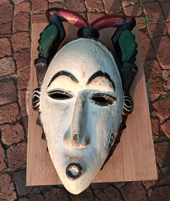 PUNU WHITE FACED MAIDEN WOODEN SPIRIT MASK FROM THE ZAIRE GABON RAINFOREST PEOPLE