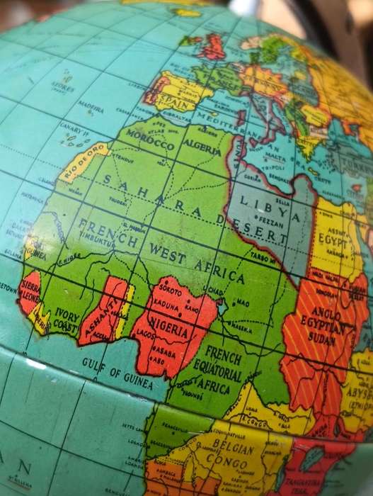 Rare 1940s Reliable Series Small Tin Globe Made in England Still In Very Good Condition