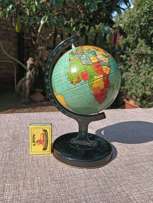 Rare 1940s Reliable Series Small Tin Globe Made in England Still In Very Good Condition