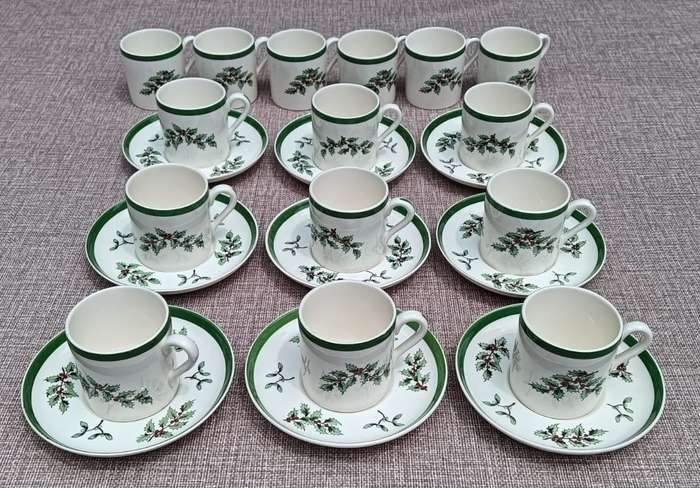 Spode England Christmas Tree Pattern (1938-2008) 15 Demitasse Espresso Cups and 9 Saucers