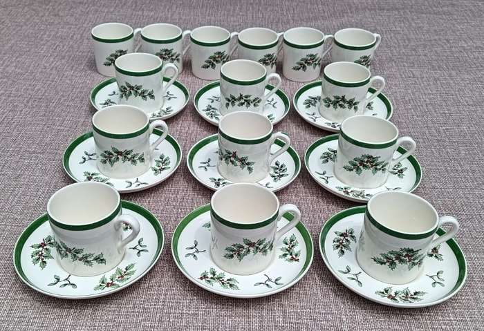 Spode England Christmas Tree Pattern (1938-2008) 15 Demitasse Espresso Cups and 9 Saucers