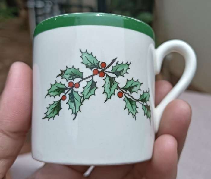 Spode England Christmas Tree Pattern (1938-2008) 15 Demitasse Espresso Cups and 9 Saucers