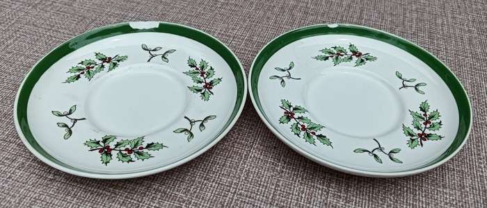 Spode England Christmas Tree Pattern (1938-2008) 15 Demitasse Espresso Cups and 9 Saucers