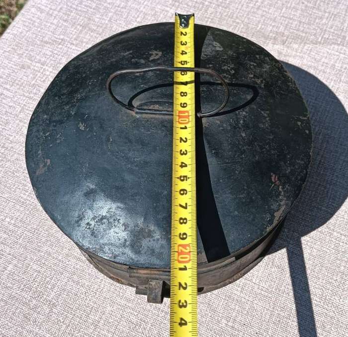 ANTIQUE VICTORIAN ERA DOMED LIDDED SPICE TIN  YOU CAN SMELL ITS OVER 150 YEARS OLD!