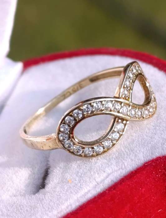 9ct Gold Infinity Studded Ring