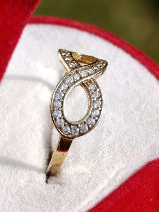 9ct Gold Infinity Studded Ring