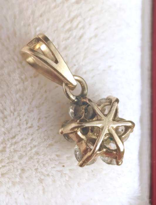 9ct Gold Vintage Flower Studded Pendant