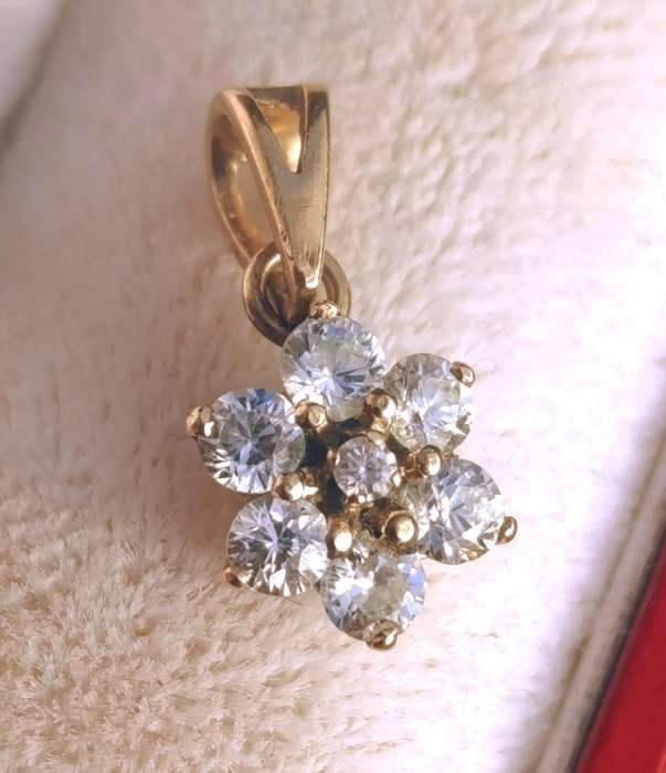 9ct Gold Vintage Flower Studded Pendant