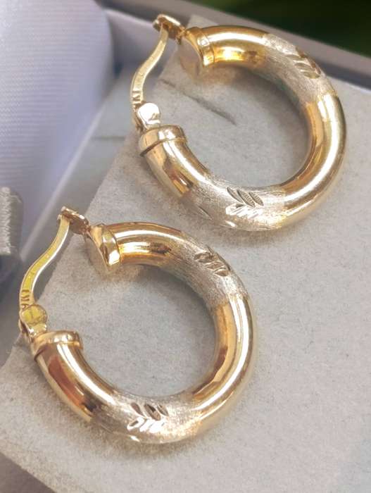 9ct Gold Two Tone 4MM Hoop Earrings