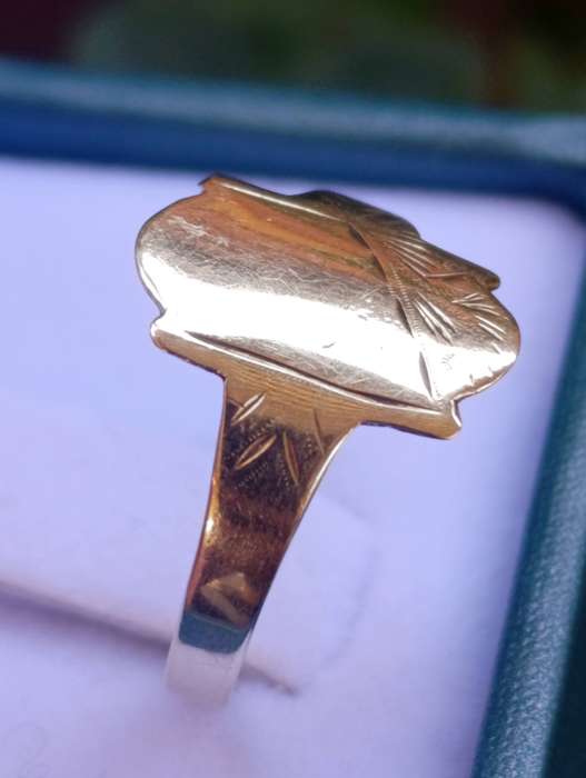 9ct Gold Engraving Vintage Signet ring