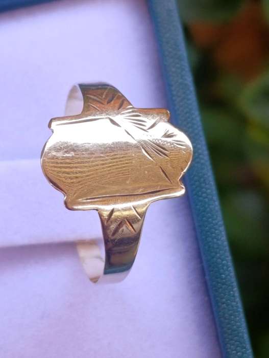 9ct Gold Engraving Vintage Signet ring