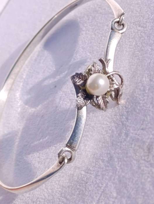 Sterling Vintage Designer Pearl Clip Bangle